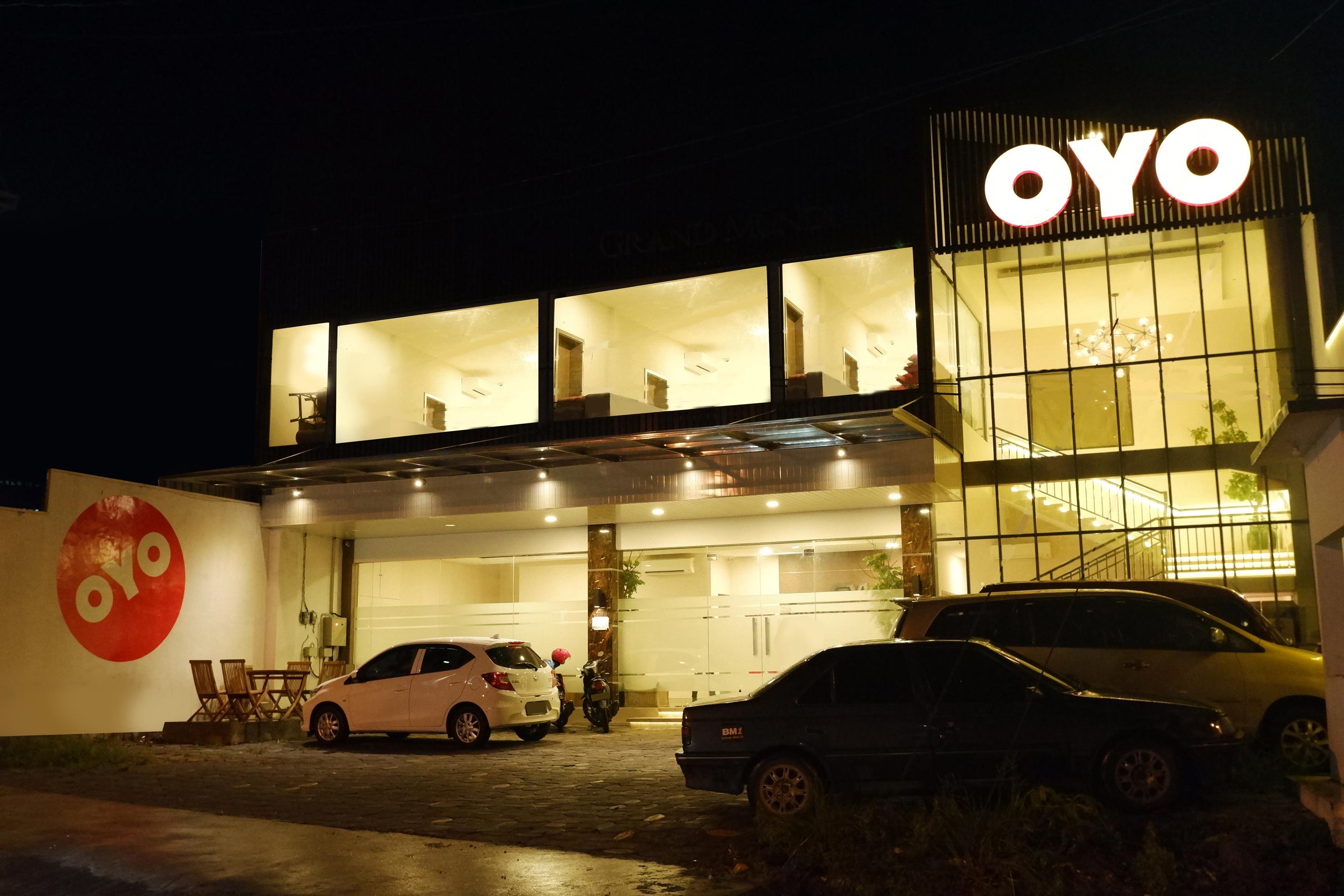 فندق Oyo 379 Grand Mundu سيمارانغ المظهر الخارجي الصورة